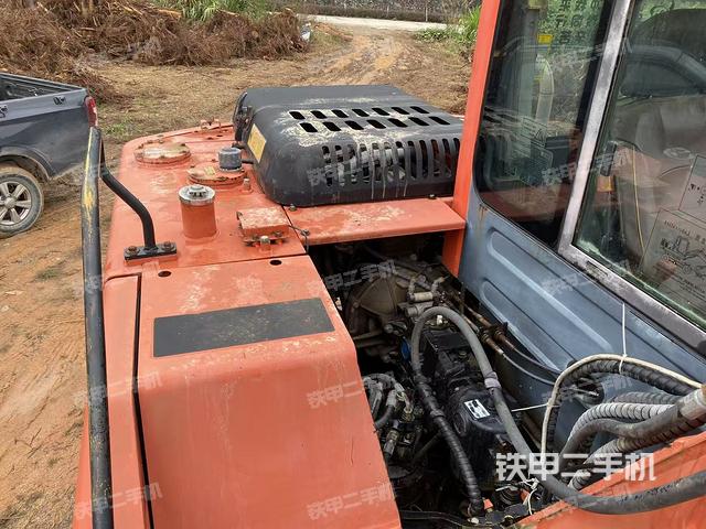 驾驶室顶部（整机外观）