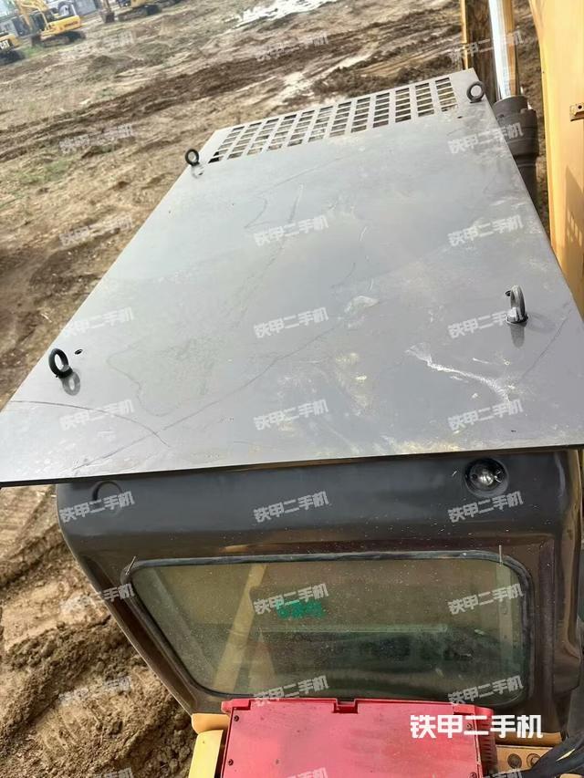 驾驶室顶部（整机外观）