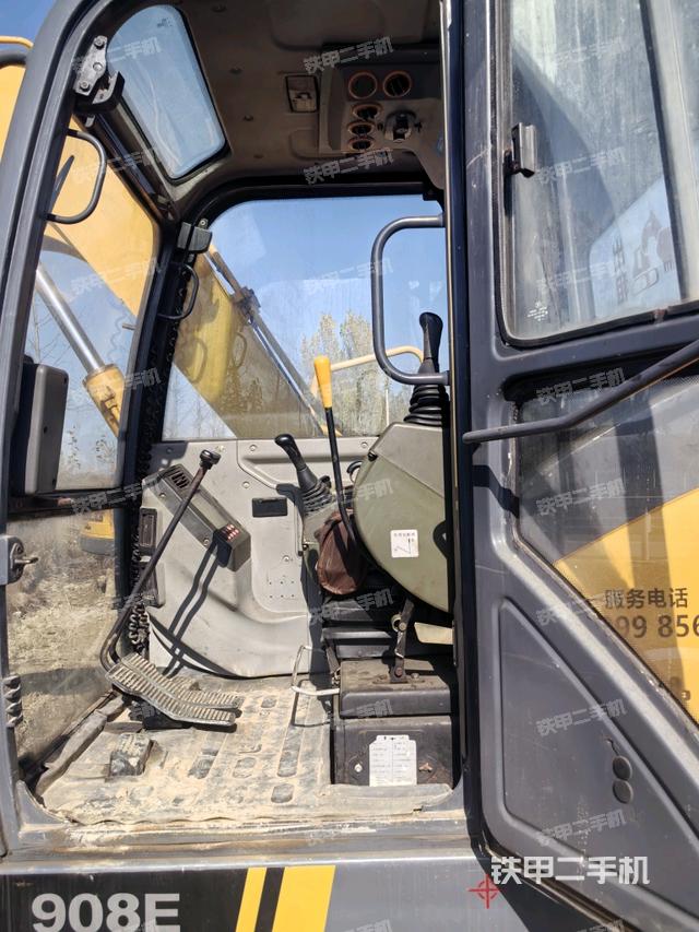 驾驶室整体（整机外观）