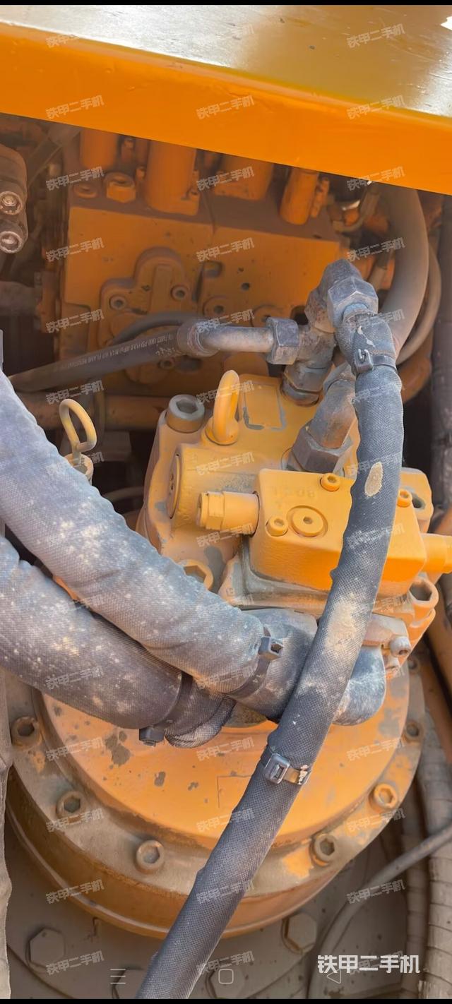 回转马达和主控阀（整机外观）