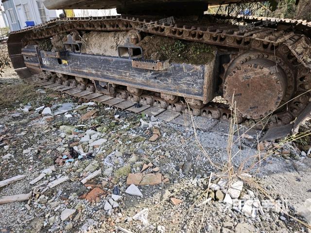 右側履帶整體（行走機構）