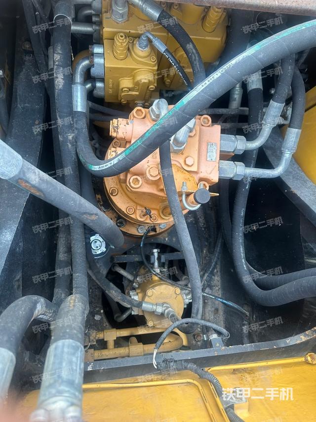 驾驶室顶部（整机外观）