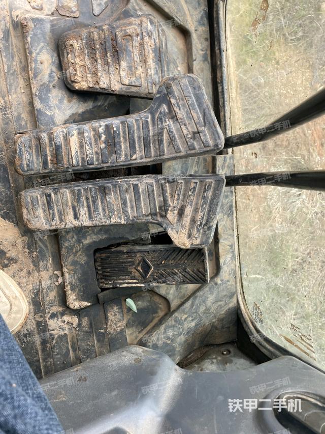 座椅左侧控制台/音响/含左手柄（驾驶室部分）