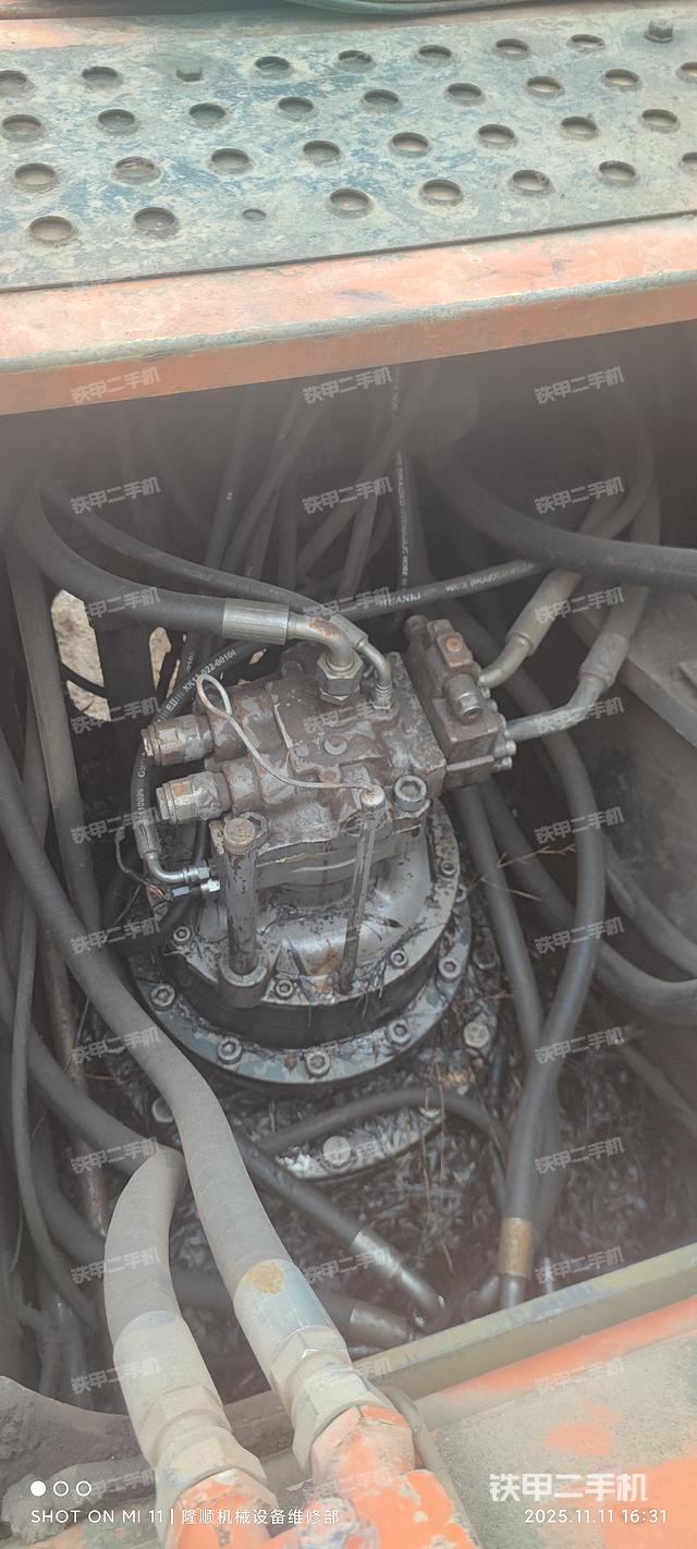 回轉(zhuǎn)馬達(dá)和主控閥（整機(jī)外觀）