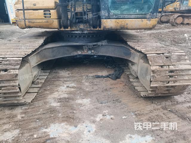 轉(zhuǎn)盤和下車架正前（工作和回轉(zhuǎn)裝置）