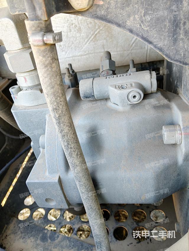 液壓泵艙室正面整體（整機(jī)外觀）