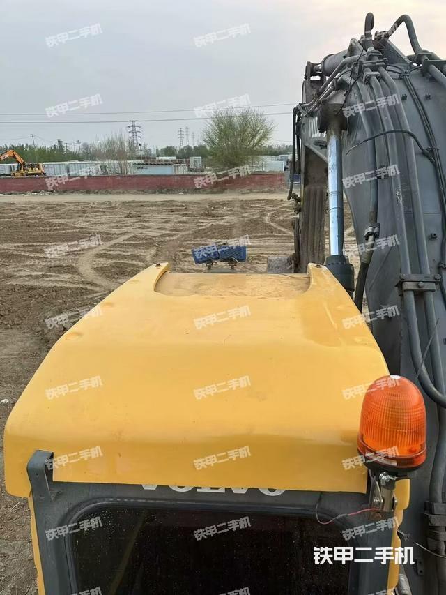 驾驶室顶部（整机外观）