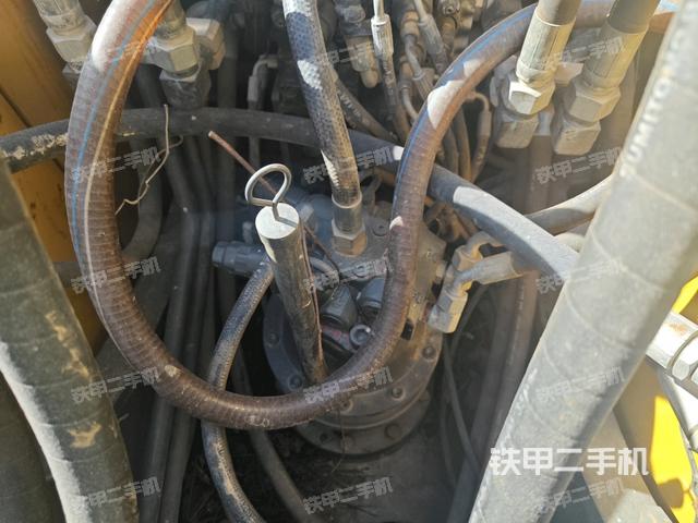 回转马达和主控阀（整机外观）