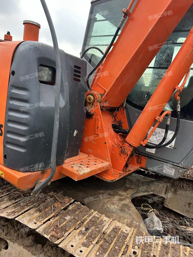 大臂根部?斜（工作和回轉(zhuǎn)裝置）