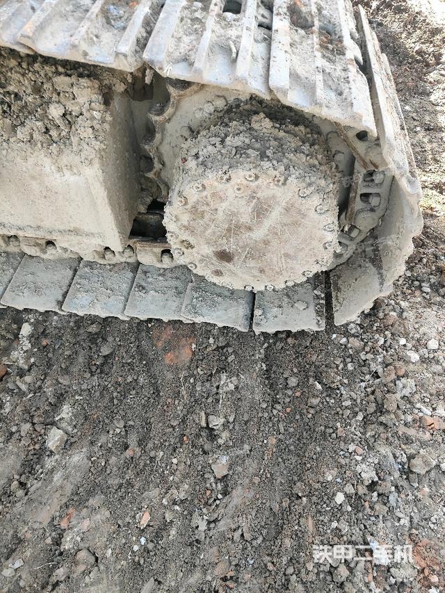 右驱动轮（行走机构）