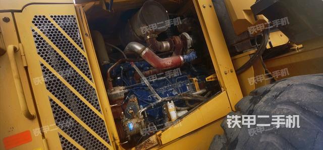 发动机右侧（整机外观及大件）