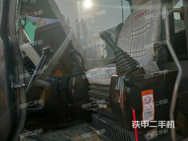 駕駛室整體（整機外觀）