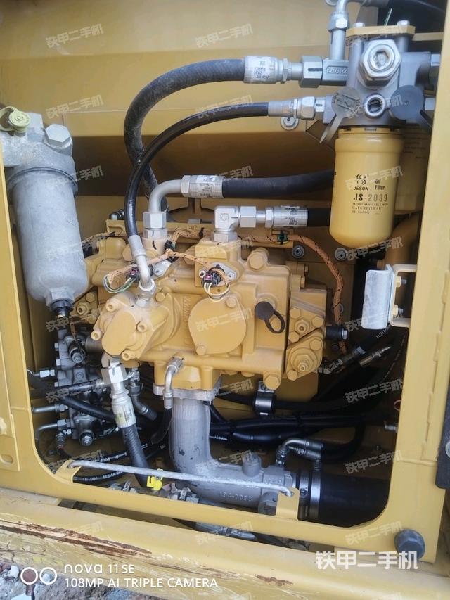 液壓泵艙室正面整體（整機(jī)外觀）