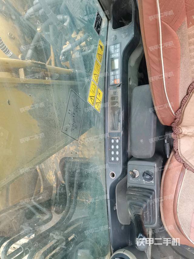 座椅右側(cè)控制臺(tái)/鑰匙門/油門/含右手柄（駕駛室部分）