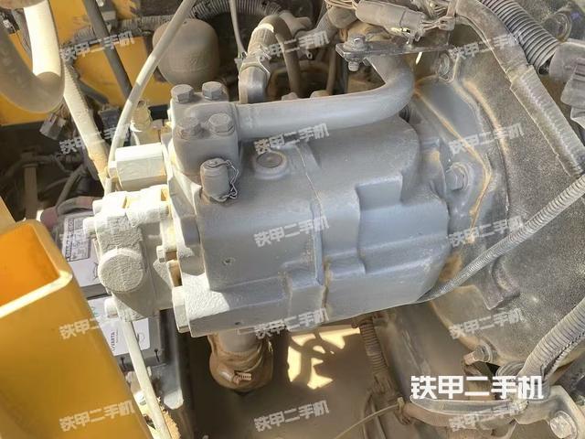 液壓泵艙室正面整體（整機(jī)外觀）