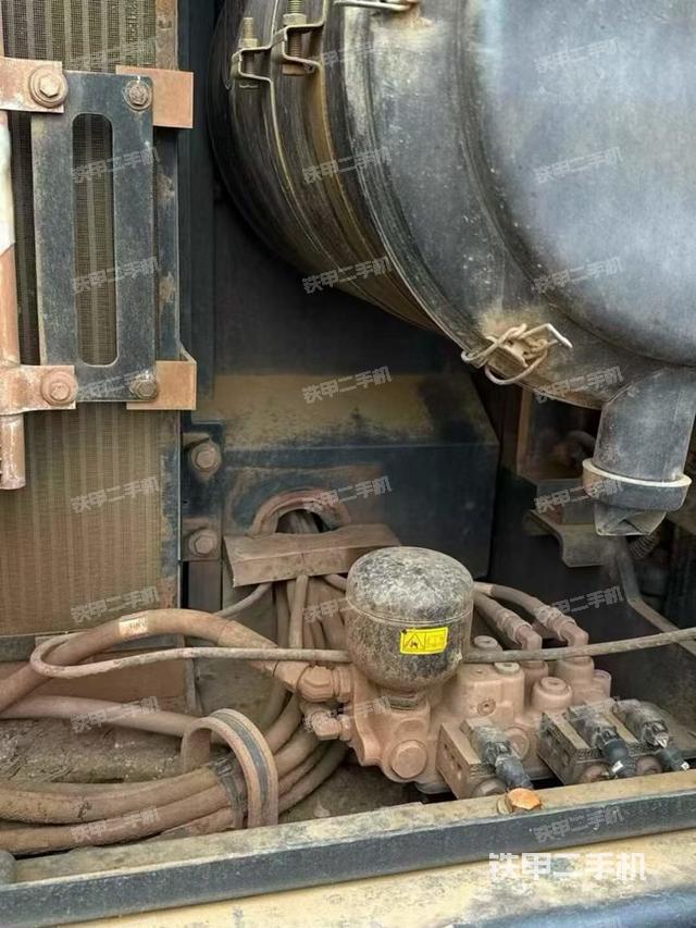 驾驶室顶部（整机外观）