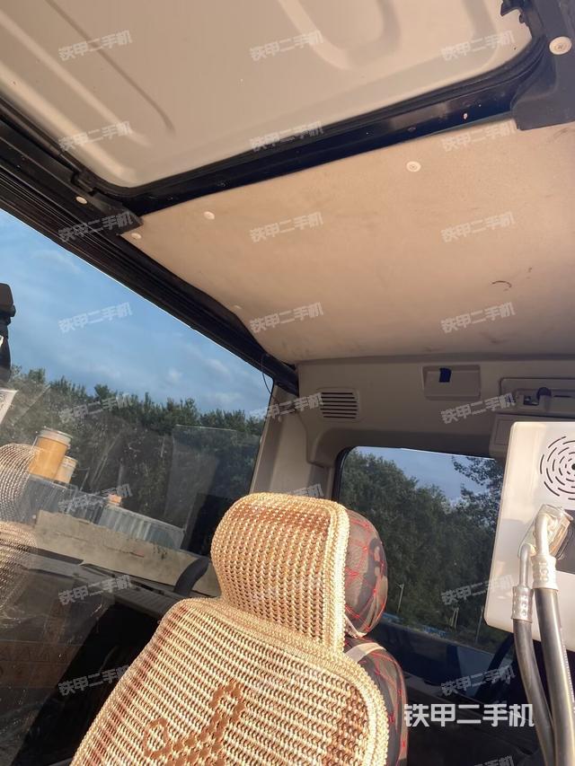 駕駛室頂部（整機外觀）