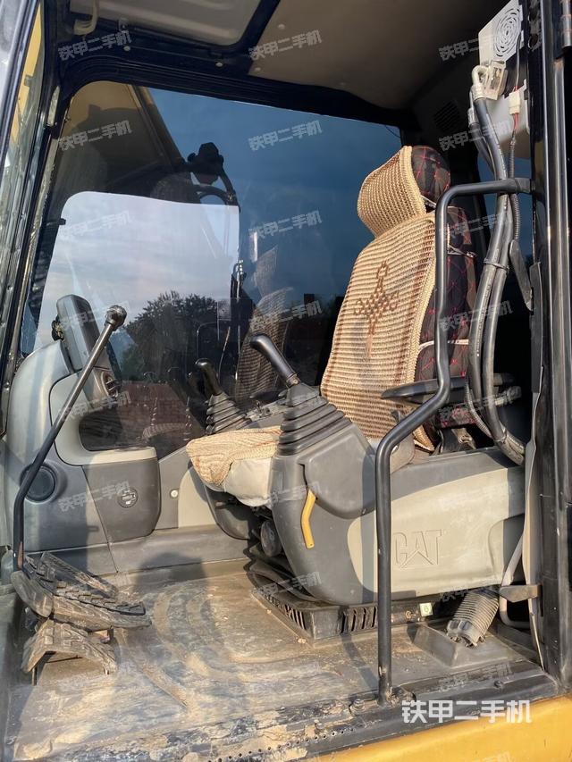 駕駛室整體（整機外觀）