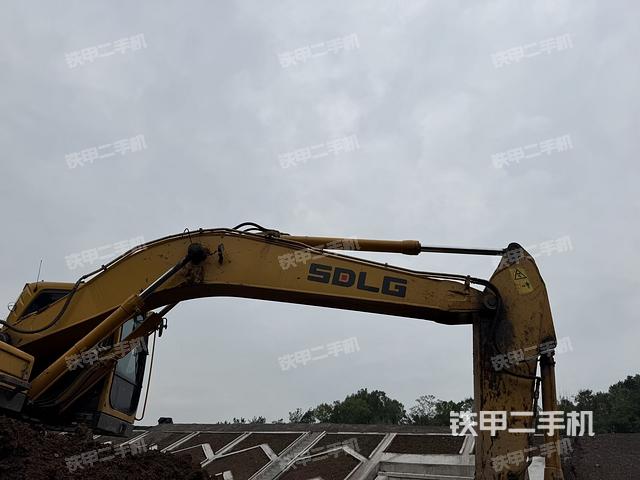 大臂整体 右侧（工作和回转装置）