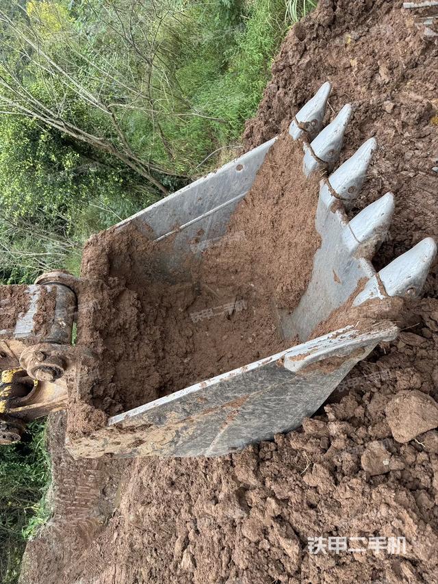 铲斗右后整体（工作和回转装置）