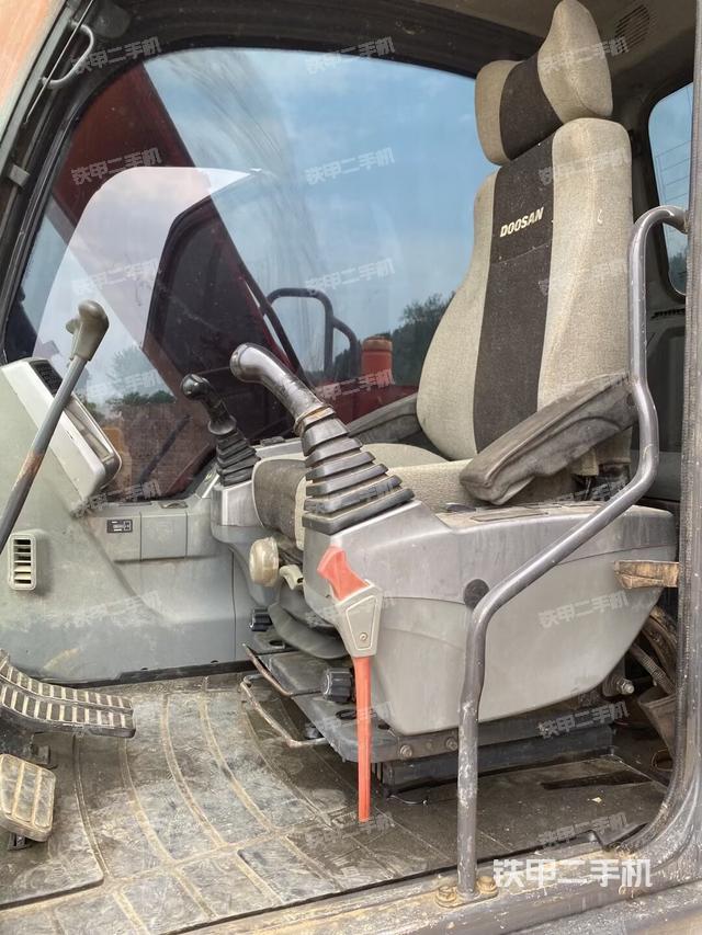 駕駛室整體（整機外觀）