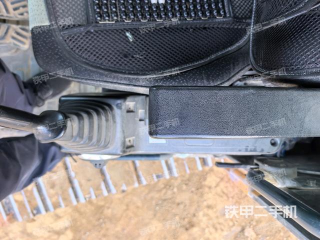 座椅左侧控制台/音响/含左手柄（驾驶室部分）