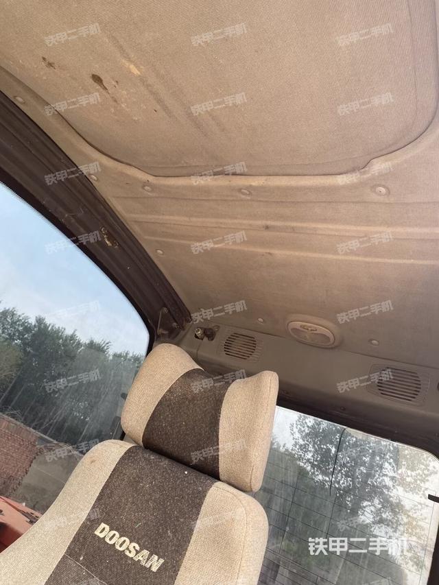 駕駛室頂部（整機外觀）