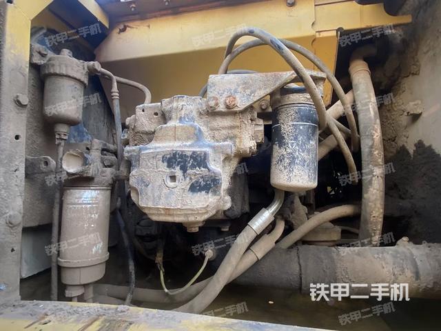 液壓泵艙室正面整體（整機(jī)外觀）