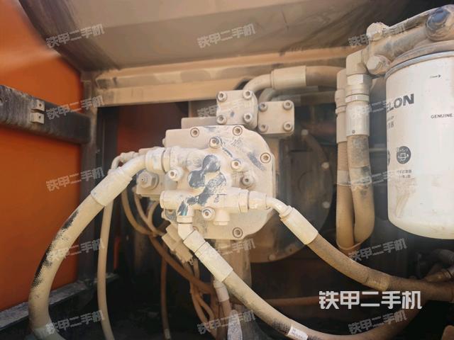 液壓泵艙室正面整體（整機(jī)外觀）