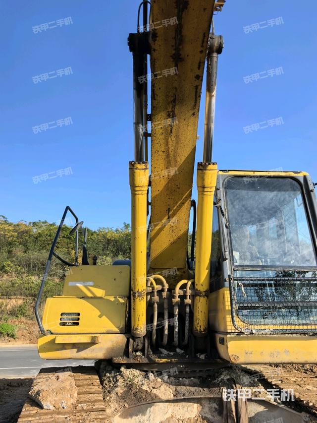 大臂油缸整体 竖拍（工作和回转装置）