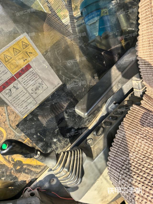 座椅左侧控制台/音响/含左手柄（驾驶室部分）