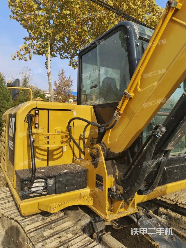 回转马达和主控阀（整机外观）