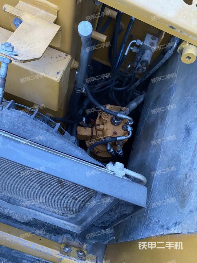 回转马达和主控阀（整机外观）