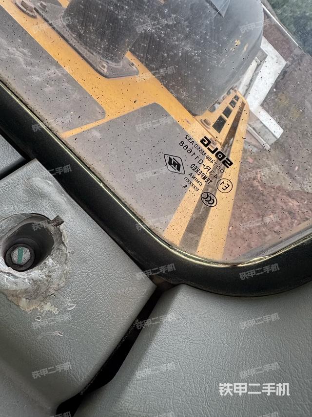 后窗玻璃角标（驾驶室部分）