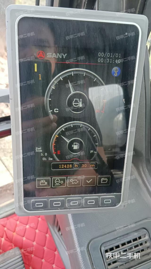 駕駛室整體（整機外觀）