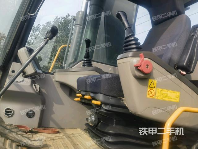 駕駛室整體（整機(jī)外觀）