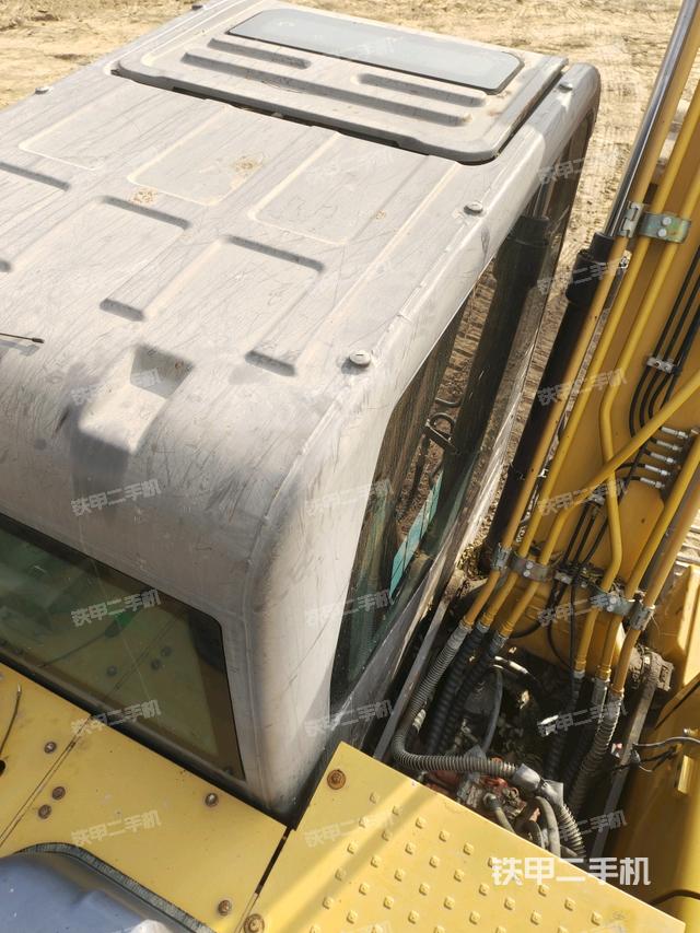 驾驶室顶部（整机外观）