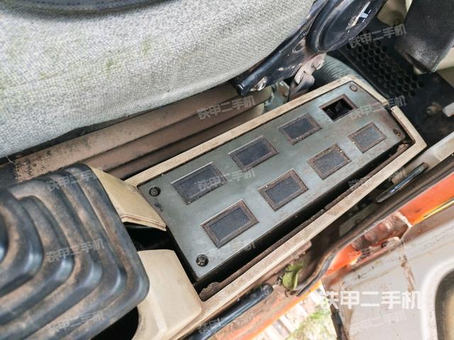 座椅左側(cè)控制臺(tái)/音響/含左手柄（駕駛室部分）