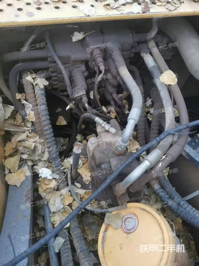 回轉(zhuǎn)馬達(dá)和主控閥（整機(jī)外觀）