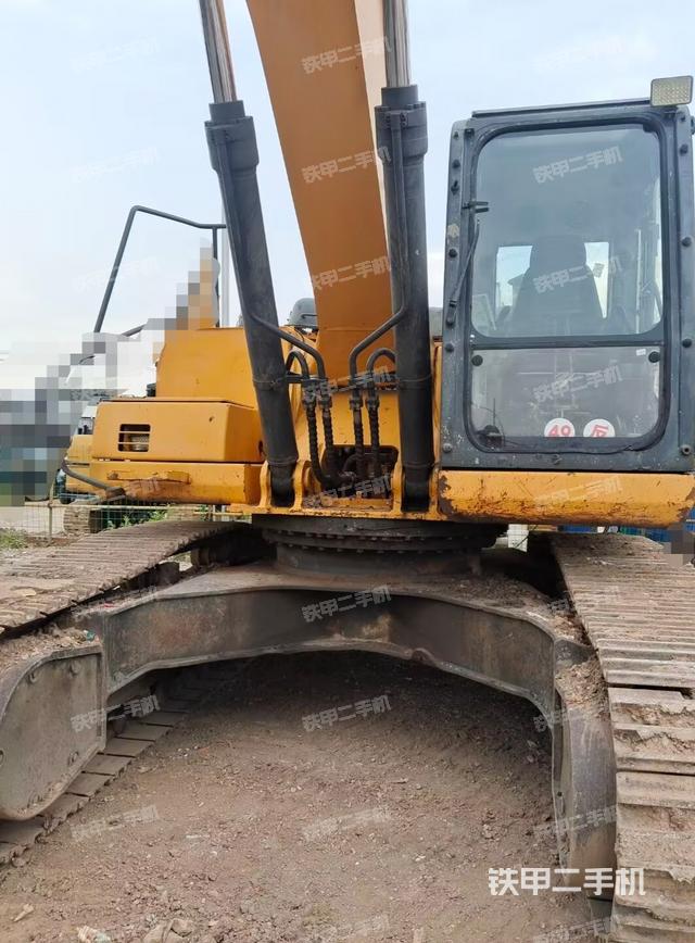 驾驶室顶部（整机外观）