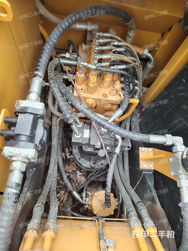 回轉(zhuǎn)馬達(dá)和主控閥（整機外觀）