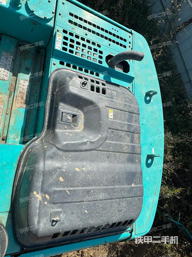 驾驶室顶部（整机外观）