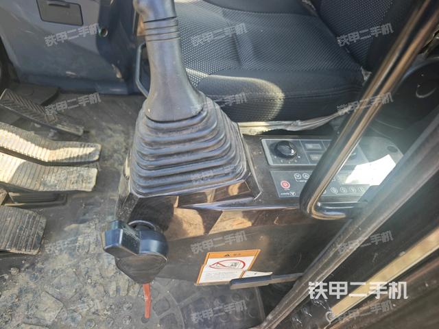 驾驶室顶部（整机外观）