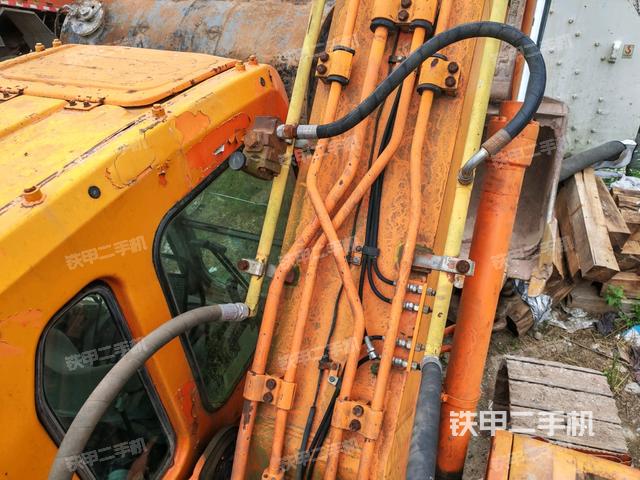 大臂背部俯視（工作和回轉(zhuǎn)裝置）