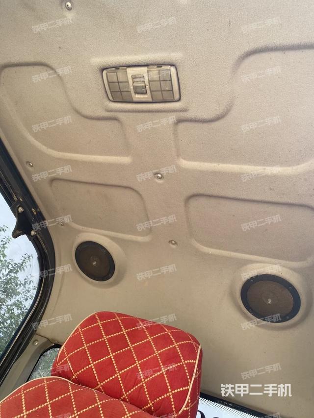 驾驶室顶部（整机外观）