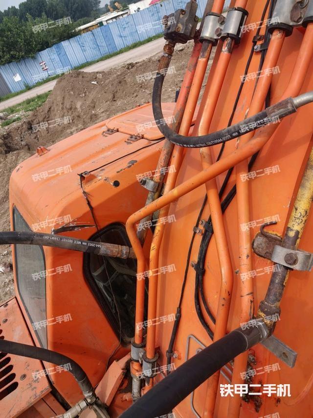 駕駛室頂部（整機(jī)外觀）