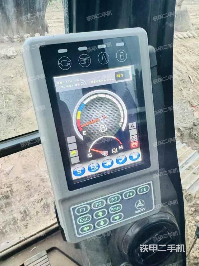 駕駛室整體（整機(jī)外觀）