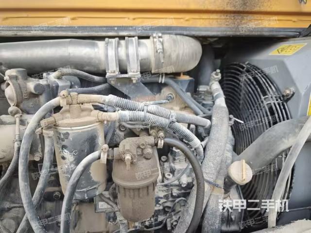 回轉(zhuǎn)馬達(dá)和主控閥（整機(jī)外觀）