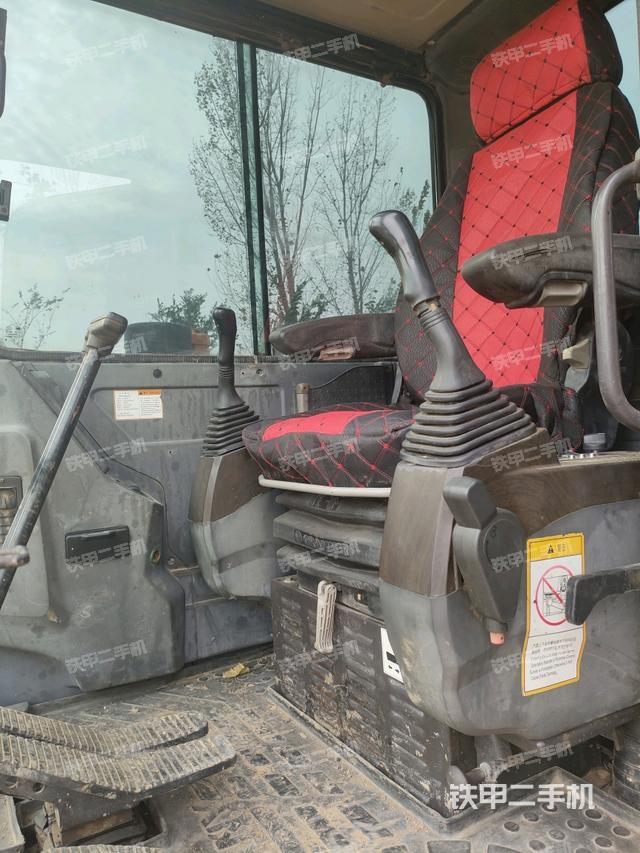 驾驶室顶部（整机外观）