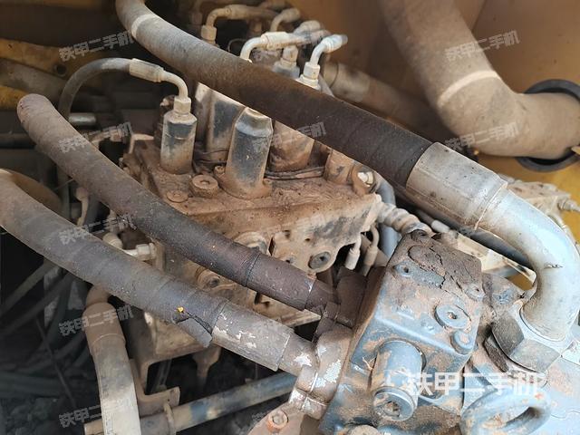 回转马达和主控阀（整机外观）